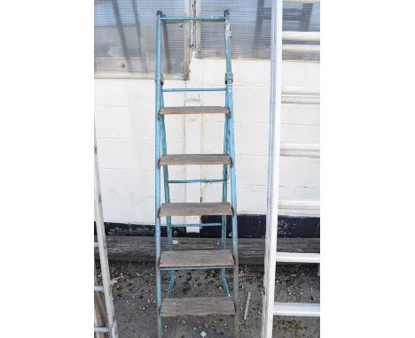 Five rung decorators step ladder