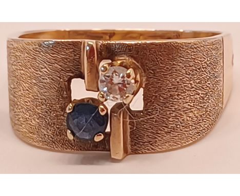 9CT GOLD SAPPHIRE AND DIAMOND RING SIZE O&nbsp; 4.1g