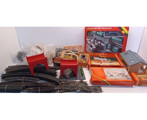 MODEL RAILWAY COLLECTION OF BUILDINGS, TRACK ETC. MAINLY HORNBY EX LAYOUT