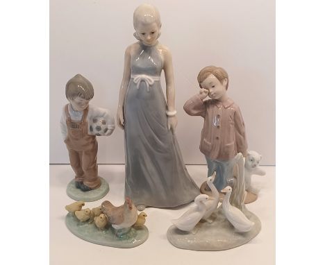 4 NAO FIGURINES AND 1 SIMILAR