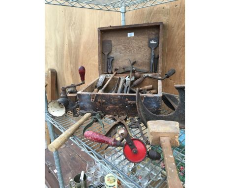 A LARGE QUANTITY OF VINTAGE TOOLS INCLUDING A LONDON SPONG &amp; CO MINCER TOGETHER WITH VINTAGE WOODEN BOX 