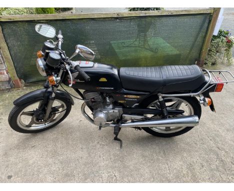 A 1981 HONDA CB 125 TB MOTORCYCLE - 22249 BELIEVED GENUINE MILES ON A V5 WITH KEYS, ENGINE TURNS FREELY, INCLUDES VARIOUS PRE