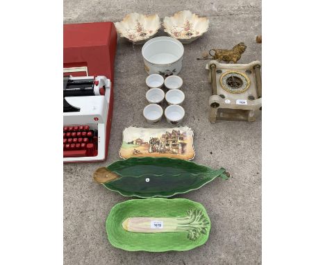 VARIOUS COLLECTABLE CERAMICS - ROYAL WORCESTER, CARLTONWARE, ROYAL DOULTON ETC 