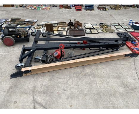 AN ENGINE HOIST WITH 2 TONNE SEALEY BLOCK AND TACKLE 