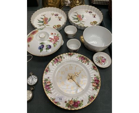 A SELECTION OF ROYAL WORCESTER CHINA TO INCLUDE A ROYAL ALBERT CLOCK 