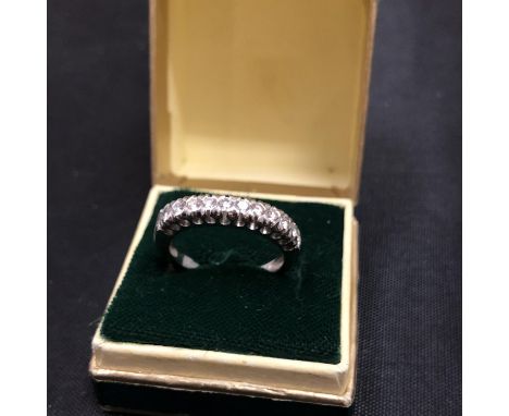 AN 18CT WHITE GOLD RING WITH 12 DIAMONDS 