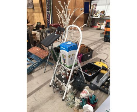 A MIXED QUANTITY TO INCLUDE GARDEN ORNAMENTS, STEP LADDER, CHAIR ETC 