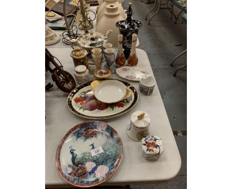 A QUANTITY OF CERAMICS AND CHINA TO INCLUDE SHELLEY, ROYAL WORCESTER ETC 