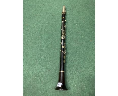 A BOOSEY AND CO LONDON FULL SIZE CLARINET TO INCLUDE REED COVER 