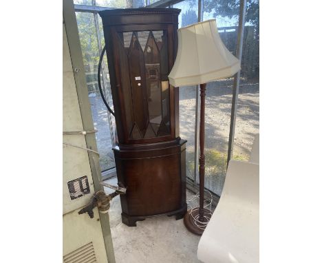 A MODERN MAHOGANY CORNER CABINET, STANDARD LAMP COMPLETE WITH SHADE AND A PAIR OF MODERN KITCHEN BAR STOOLS 