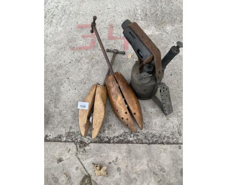 A PAIR OF VINTAGE SHOE STRETCHERS AND A BRASS BOW LAMP 