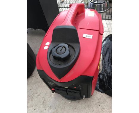 A WORKZONE TITANIUM INVERTER GENERATOR, BELIEVED WORKING, NO WARRANTY GIVEN 