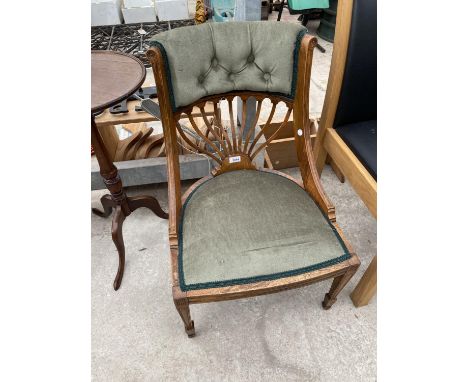 AN EARLY 20TH CENTURY BUTTON BACK WALNUT NURSING CHAIR 