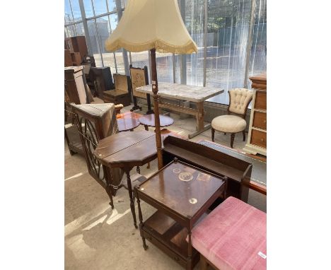 AN OAK STANDARD LAMP COMPLETE WITH SHADE AND A MODERN TWO TIER WHATNOT 