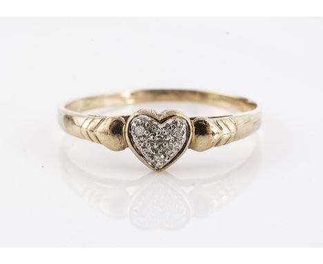 A 9ct gold diamond heart shaped dress ring, ring size Y, 1.6g