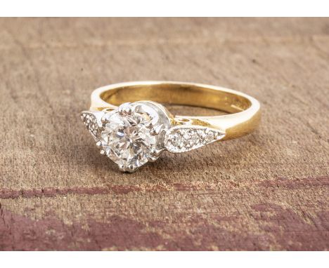 A single stone diamond 18ct gold ring, the brilliant cut in claw setting, with eight cut diamond set shoulders, ring size J, 