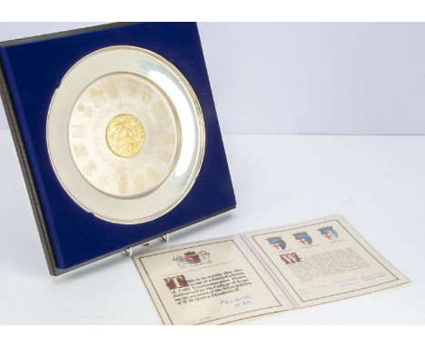 A 1970s silver Queen Elizabeth II Silver Jubilee commemorative The College of Arms plate, 27cm diameter and 18.3 ozt, in pres