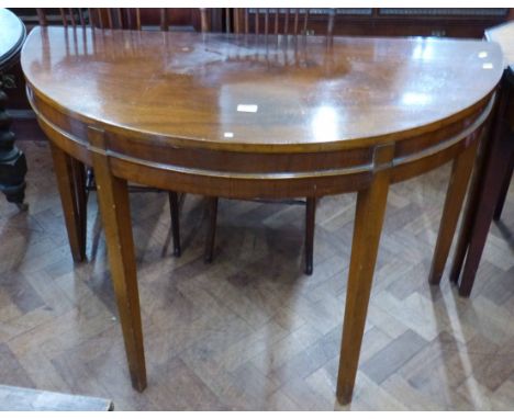 19th century mahogany side table. We are unable to provide condition reports for this sale.