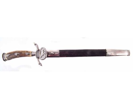 German hunting hanger and scabbard, with finely etched blade and horn grip, early 20th century 51cm long We are unable to pro