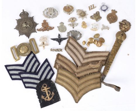 Mixed lot of military badges, buttons etc, includingRoyal Artillery, Essex Regiment, Wessex Brigade, Somerset Light Infantry,