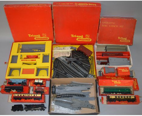 OO Gauge. Tri-ang assorted items, to include boxed R156 SR suburban motor coach, R45 turntable set, R161 operating hopper car