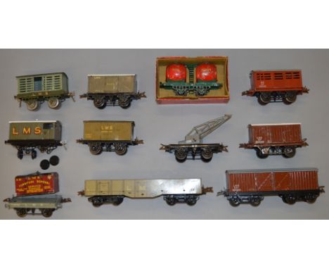 O Gauge Hornby 11 x assorted rolling stock, including double wine carrier wagon, banana van, etc. Overall F