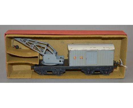 O Gauge. Hornby. No.2 Breakdown van and crane. SR grey livery. Overall F