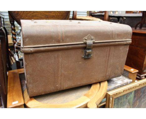 An early 20th Century tin travelling trunk