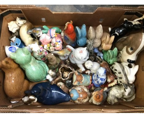 A collection of ceramic animals to include Pendelfin (one box) 