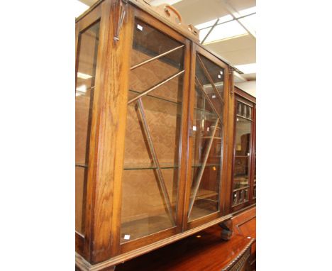 An Art Deco oak bookcase
