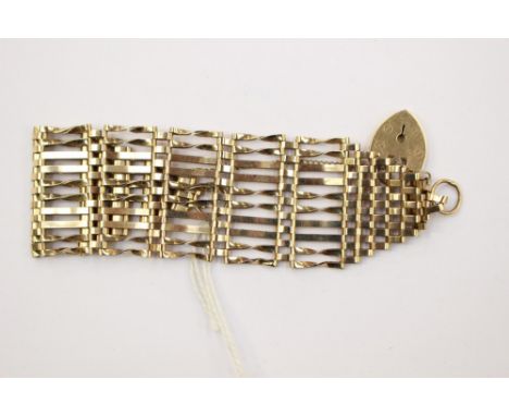 A 9ct gold 10 bar gate bracelet with padlock fastener, width approx 30mm, weight approx 19.5 grams 
