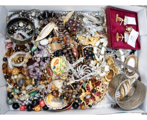 A box of jewellery, agates, cufflinks, brooches, etc, rosary (q) 