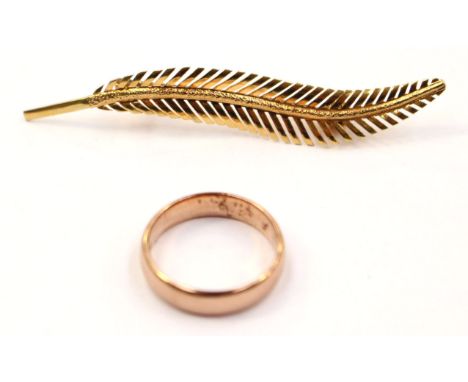 A 9ct rose gold wedding band, size K, weight approx 2.8 grams, along with a 9ct gold leaf brooch, approx size 5.5cm, weight 1