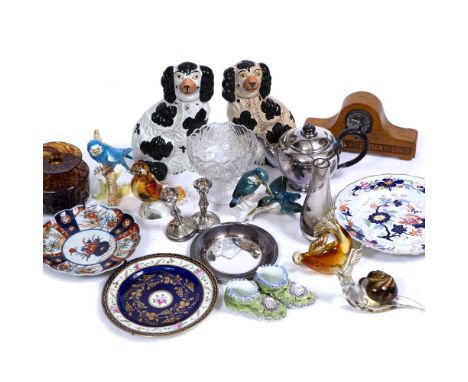 A MIXED LOT to include a Mdina glass vase 13cm diameter x 12cm high, a pair of silver candlesticks 10.5cm high, a Goebel porc