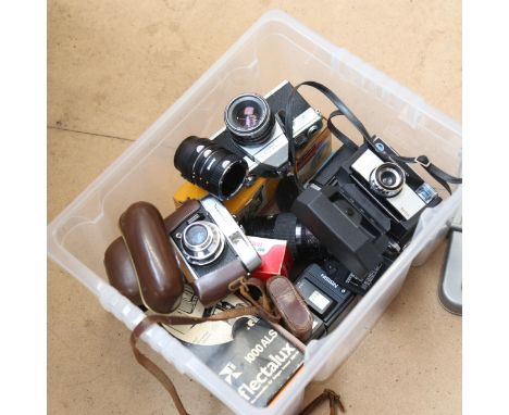 Various Vintage cameras and accessories, including Voigtlander Vito C, Kodak Instamatic (boxful) 