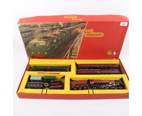 TRI-ANG - a Vintage RS36 model railway set, boxed 