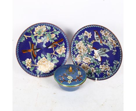 A pair of Japanese cloisonne enamel bird plates, and a similar bowl and cover (3) 