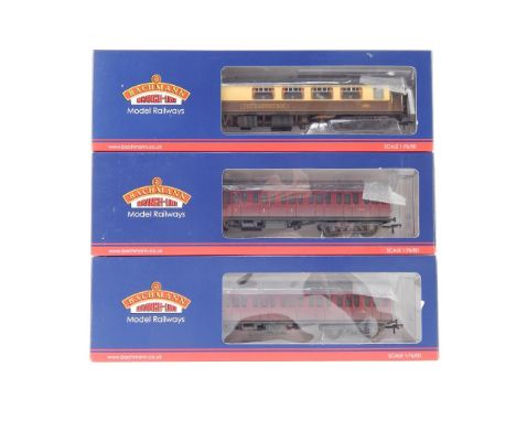 A Bachmann dublo Pullman Bar second coach, The Hadrian Bar, Suburban composite, and Suburban second open, boxed, (3).