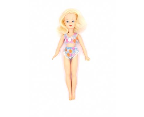 Pedigree Sindy centre part vintage doll, blonde (some hair plugs missing), wearing 1971 Flower Frillies, Good to Good Plus.&n