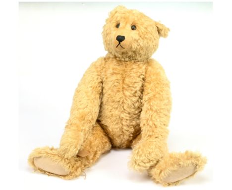 Atlantic Bears Gilbert teddy bear, artist designed centre seam teddy bear, by Alan and Wendy Mullaney, made exclusively for T