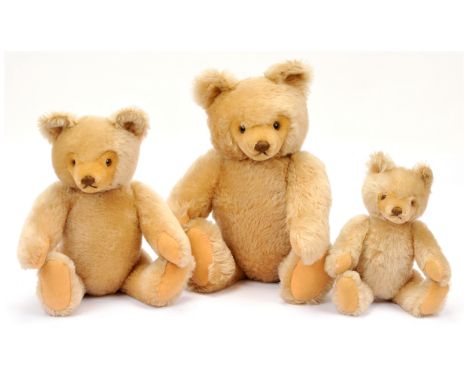 Steiff teddy bear trio, unknown bears of the same design, peach mohair, brown vertically stitched noses, fully jointed, velve