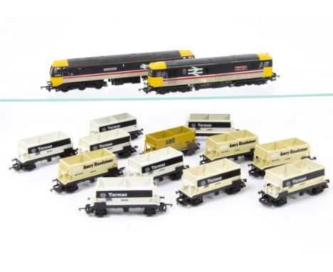 Lima 00 Gauge unboxed Diesel and Diesel Electric Locomotives and Hopper wagons, Railfreight grey/beige/white Class 47 613 Die