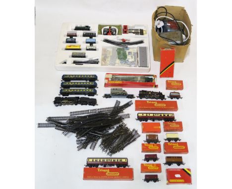 Hornby GWR Freight Set electric model railway together with Hornby 00 gauge B.R. Standard Class 7P6F Britannia engine, variou