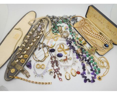 A string of amethyst beads, vintage diamante necklaces, pearls and brooches etc Condition Report:No condition report availabl