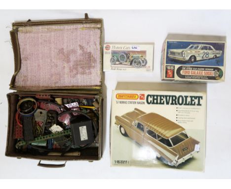 MATCHBOX Chevrolet 57 Nomad Station Wagon scale 1-16 kit, Airfix Historic Cars Rolls Royce 1905 kit, part Ford Galaxie 500XL 