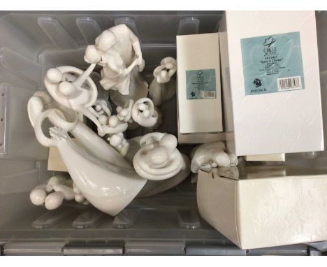 Collection of assorted ceramics and other figures, including a large collection of Circle of Love figures, Leonardo Collectio