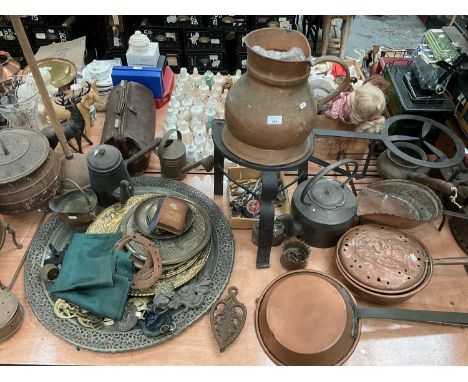 Collection of antique and vintage metalwork to include Indian tray, copper, brass, cast iron etc