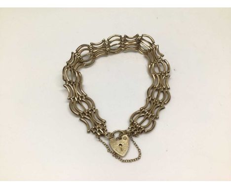 9ct gold gate bracelet with padlock claspWeight 8.9 grams
