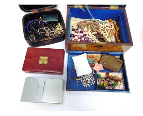 A QUANTITY OF JEWELLERY  including nephrite brooches; an opal brooch in a white metal filigree; costume jewellery and other i