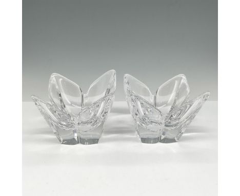 Lovely crystal ready to take flight with four winged corners on this tealight holder. Orrefors mark. Issued: 21st centuryDime